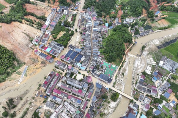 中国东南部地区遭受暴雨袭击，死亡人数上升到30人，另有35人失踪