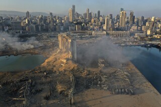 贝鲁特港口爆炸四年后，许多人谴责地区紧张局势加剧导致司法停滞